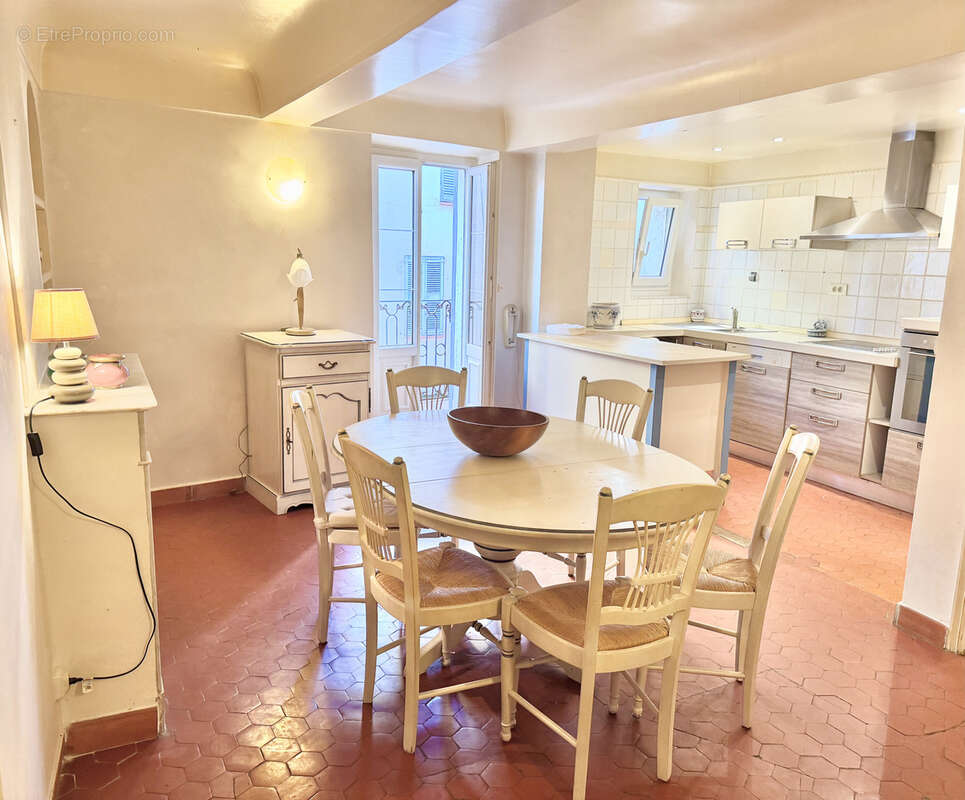 Maison à SAINT-CEZAIRE-SUR-SIAGNE