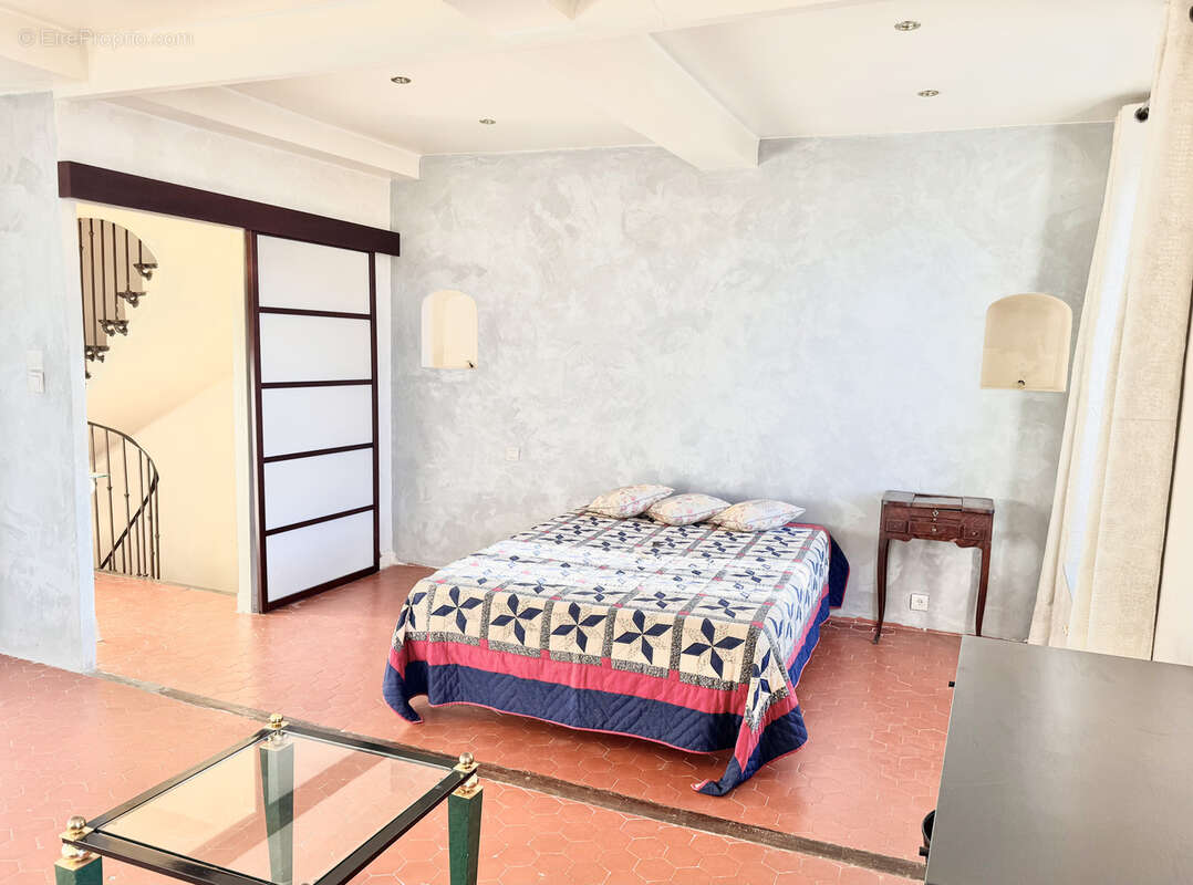 Maison à SAINT-CEZAIRE-SUR-SIAGNE