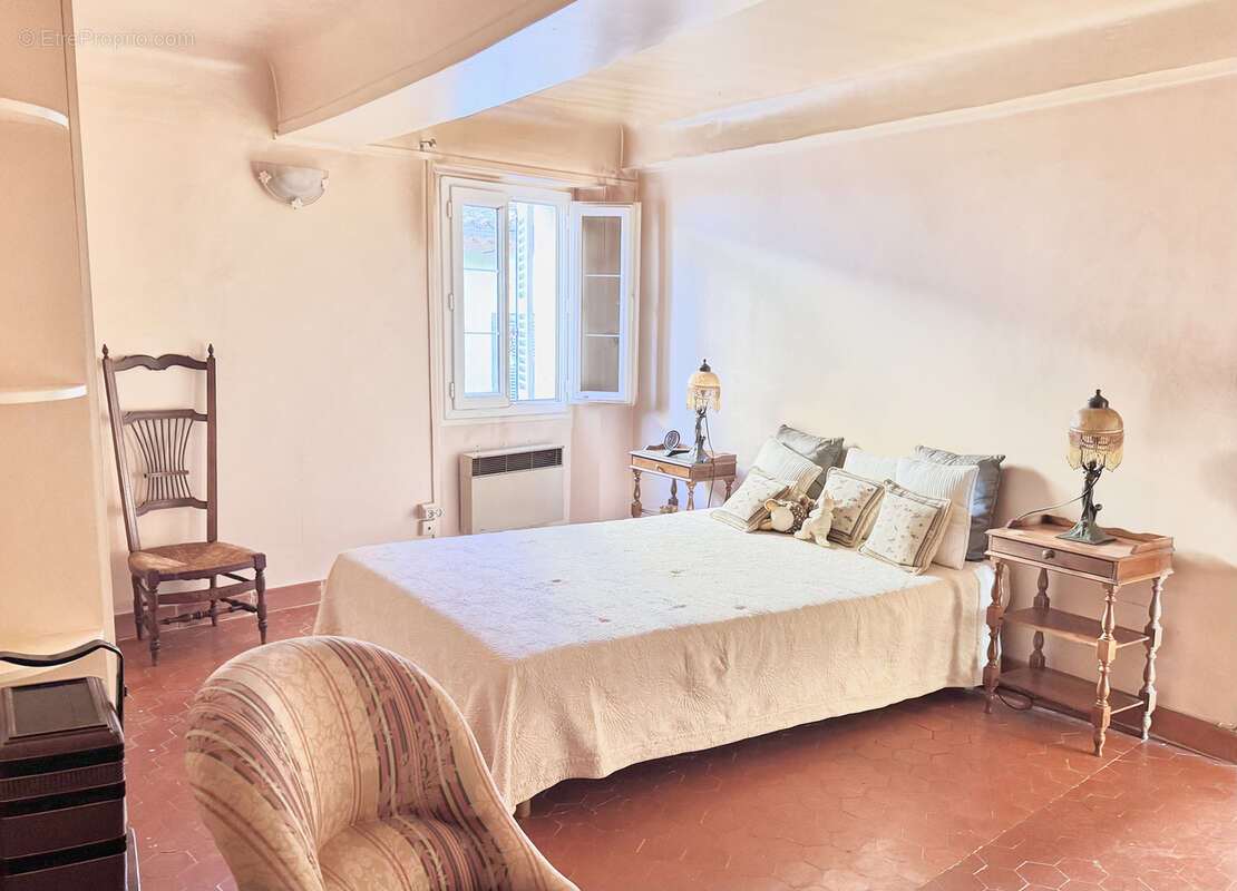 Maison à SAINT-CEZAIRE-SUR-SIAGNE