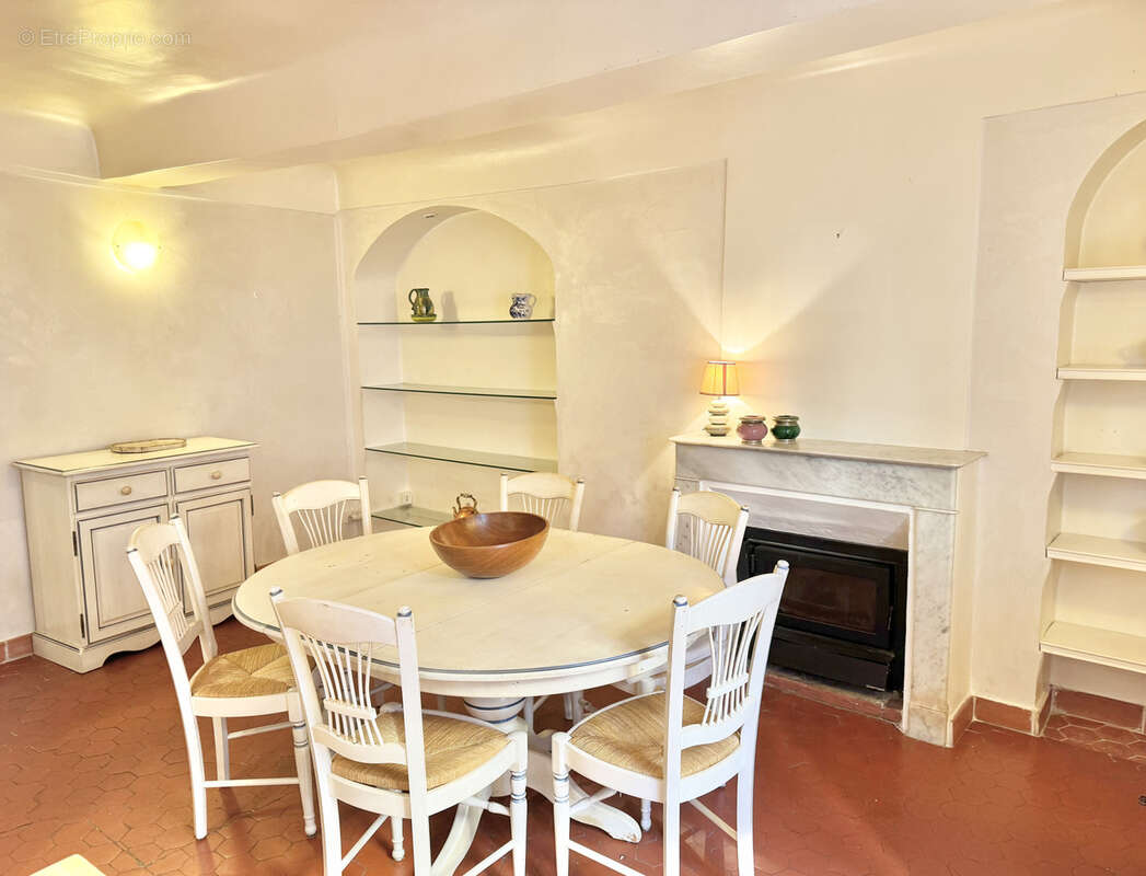 Maison à SAINT-CEZAIRE-SUR-SIAGNE