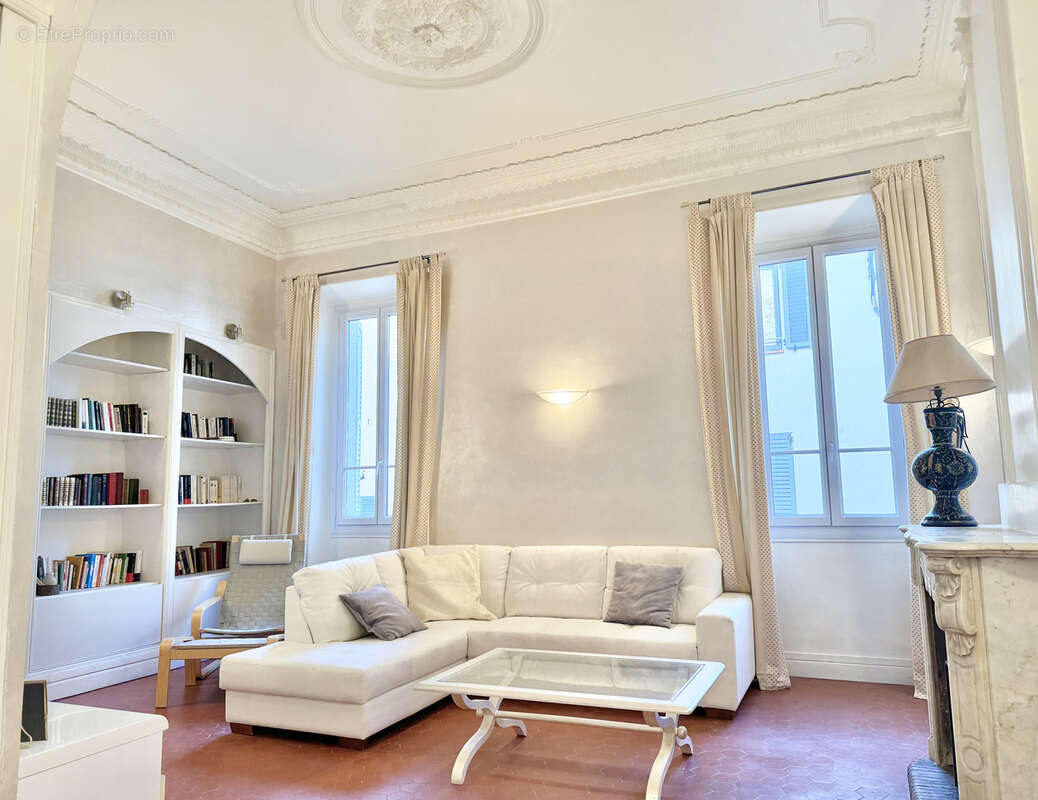 Maison à SAINT-CEZAIRE-SUR-SIAGNE