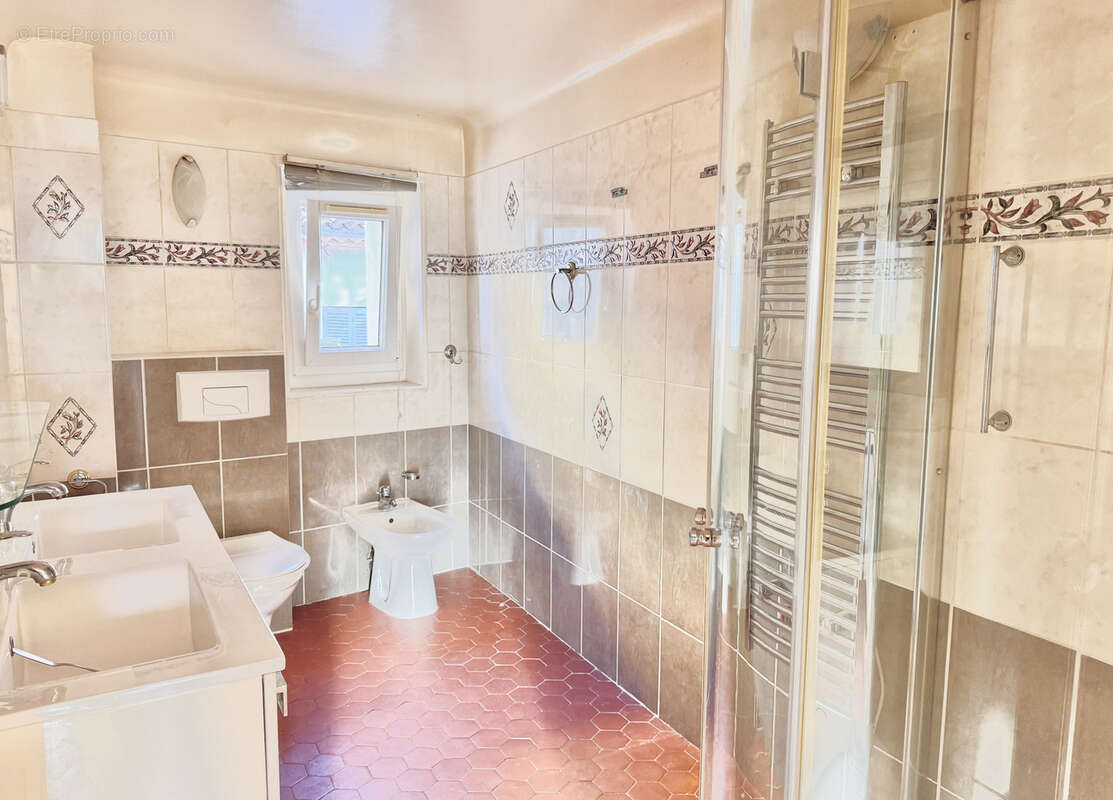 Maison à SAINT-CEZAIRE-SUR-SIAGNE