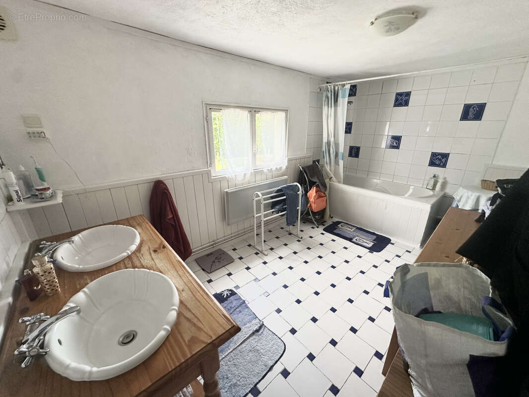 Maison à SAINT-PIERRE-DES-FLEURS