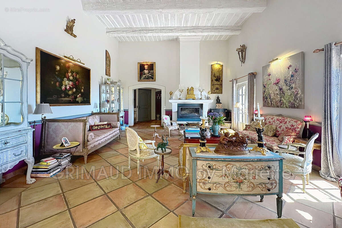 Maison à LA GARDE-FREINET