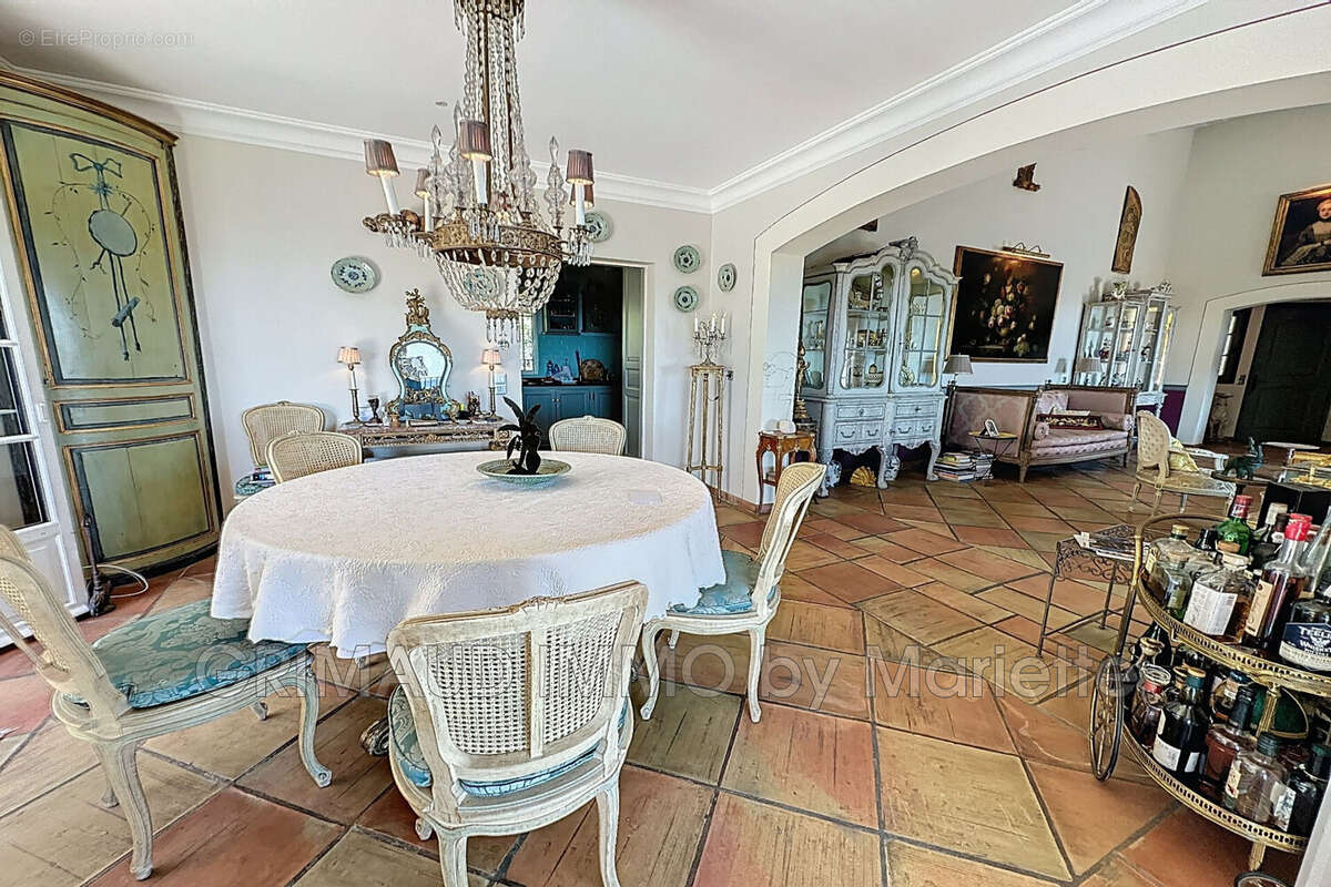 Maison à LA GARDE-FREINET