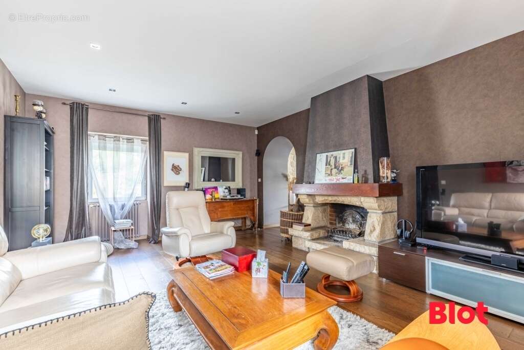 Maison à VEZIN-LE-COQUET