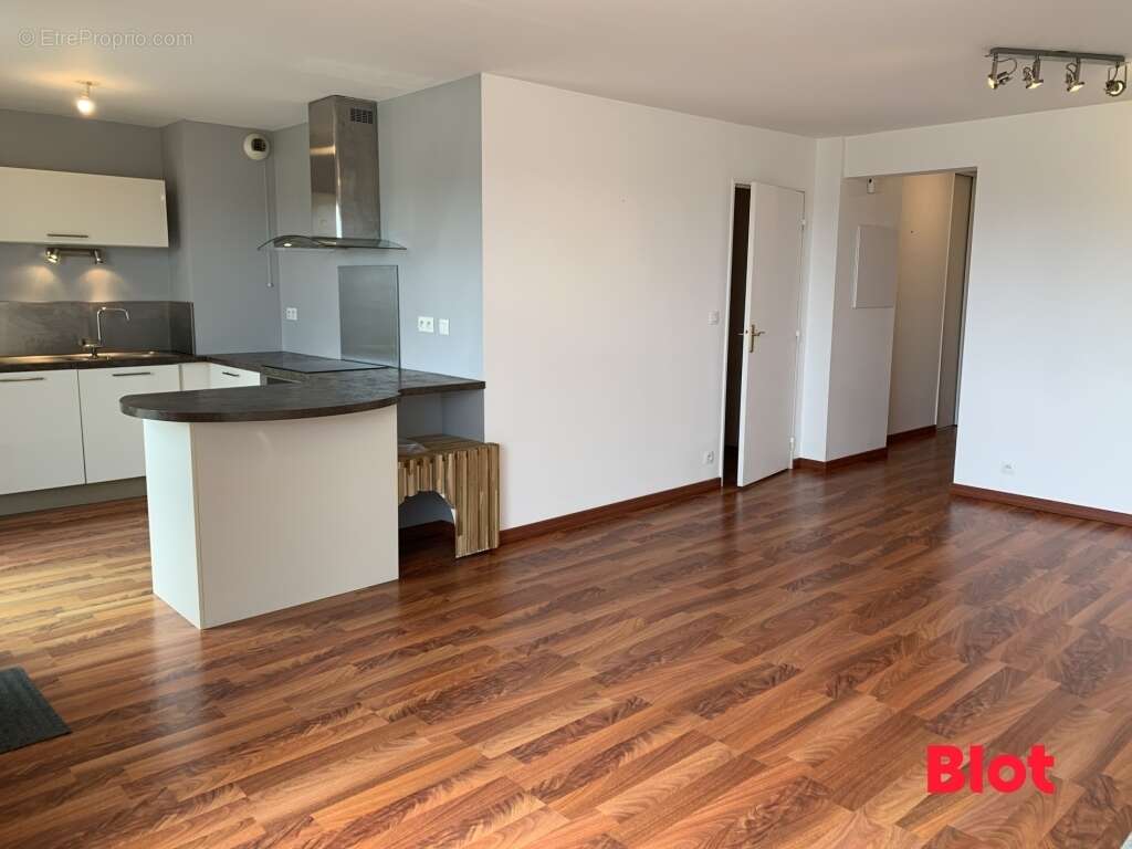 Appartement à VEZIN-LE-COQUET