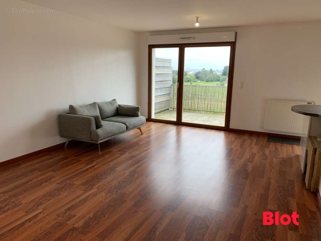 Appartement à VEZIN-LE-COQUET