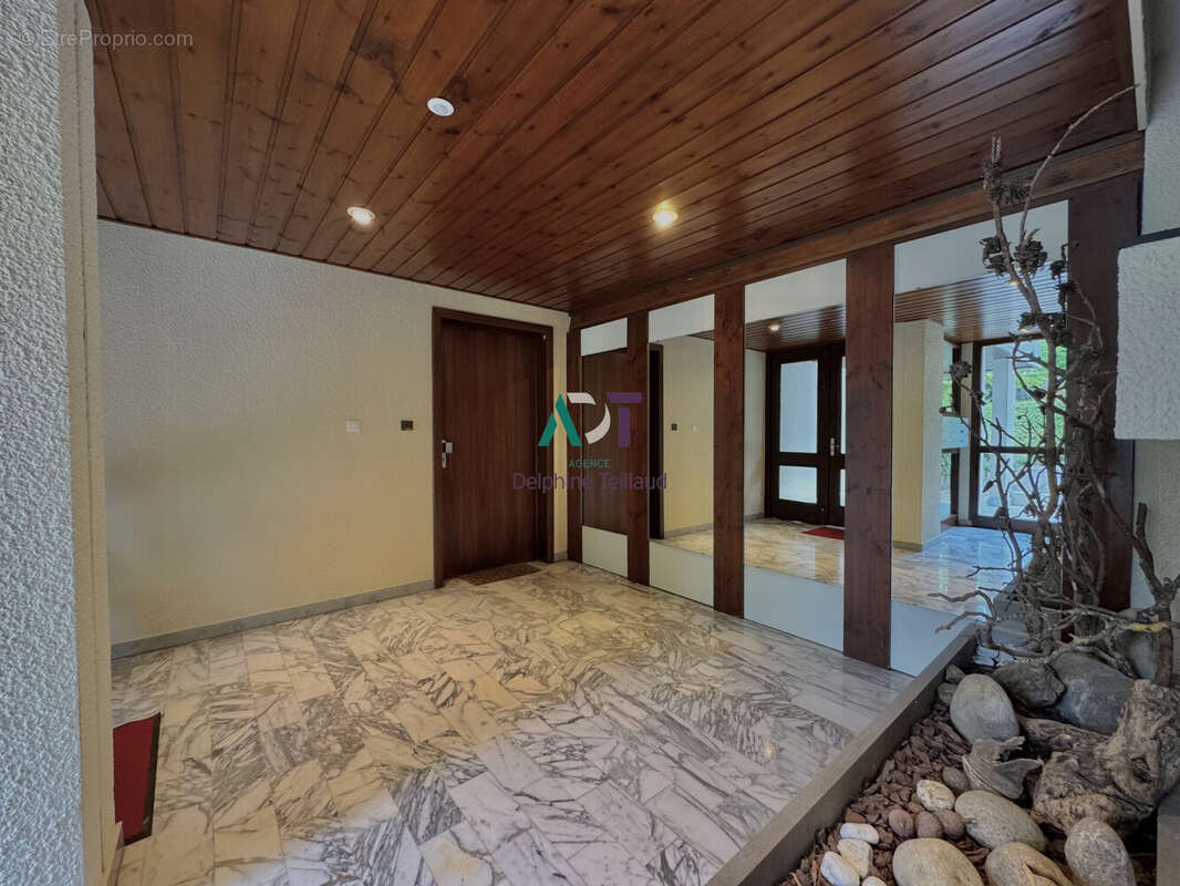 Appartement à MEYLAN