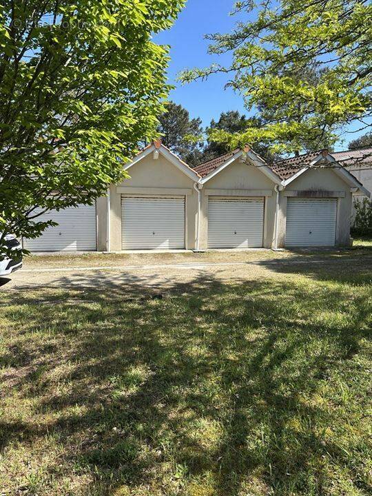 Parking à SOULAC-SUR-MER