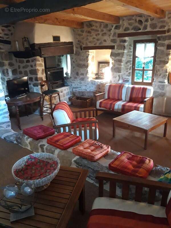 Maison à SAINT-PIERRE-DE-COLOMBIER