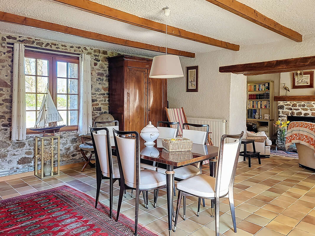 Maison à MONTCHATON