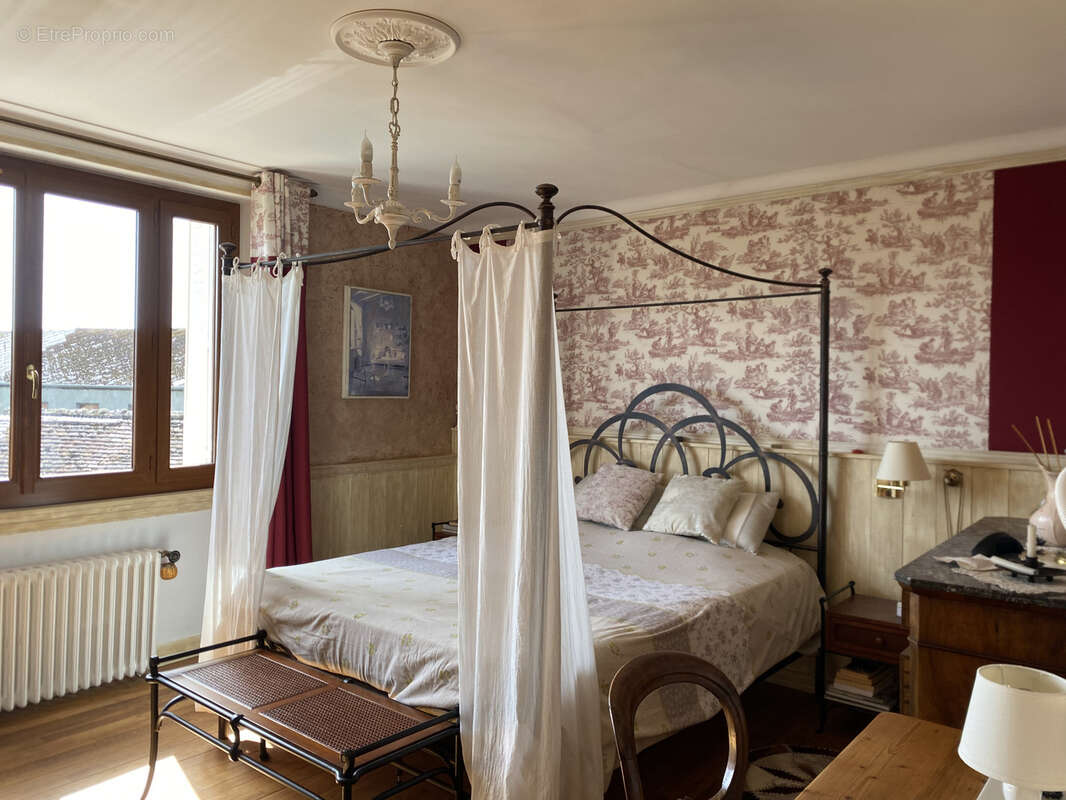 Maison à SAINT-GERMAIN-LES-BELLES