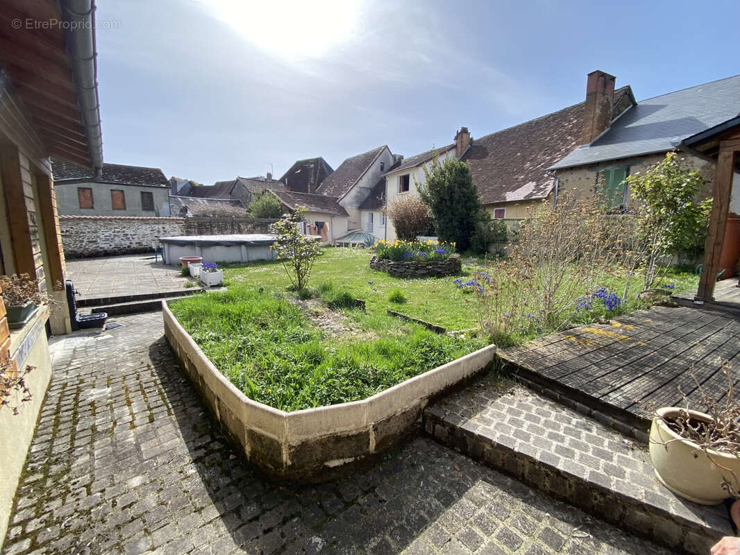Maison à SAINT-GERMAIN-LES-BELLES