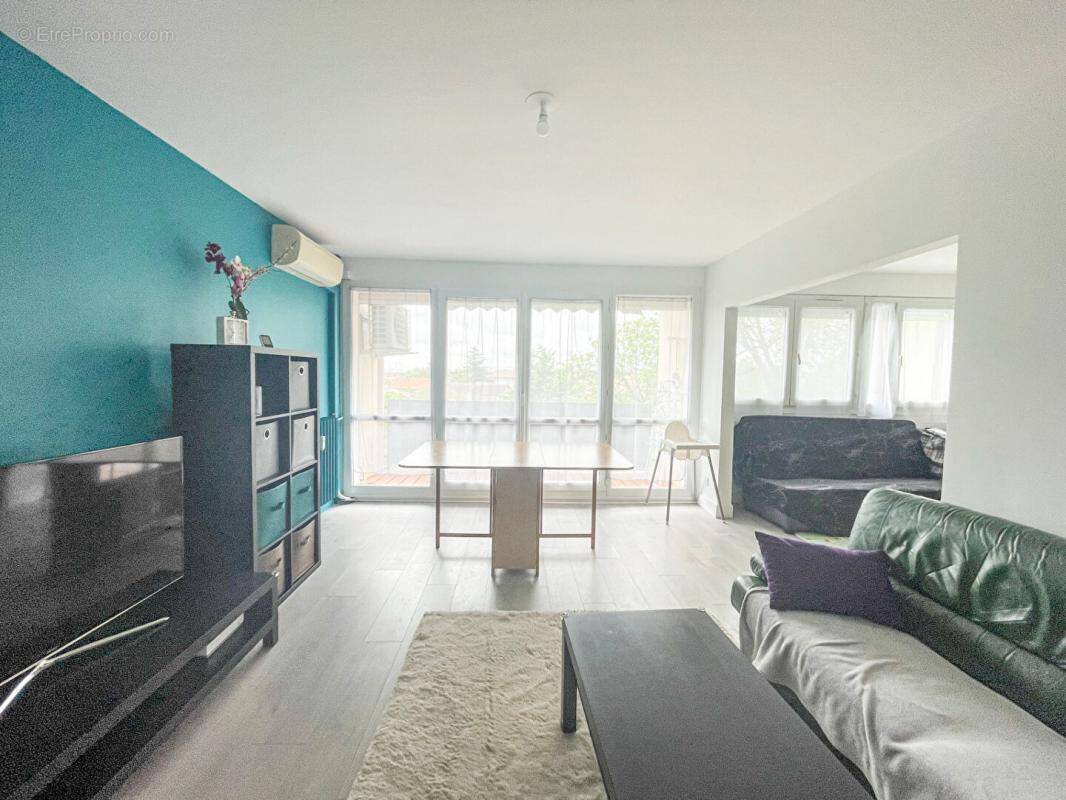 Appartement à BEAUZELLE