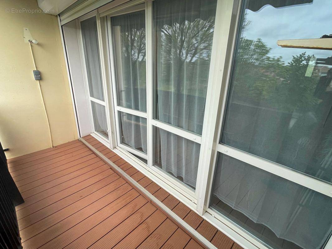 Appartement à BEAUZELLE