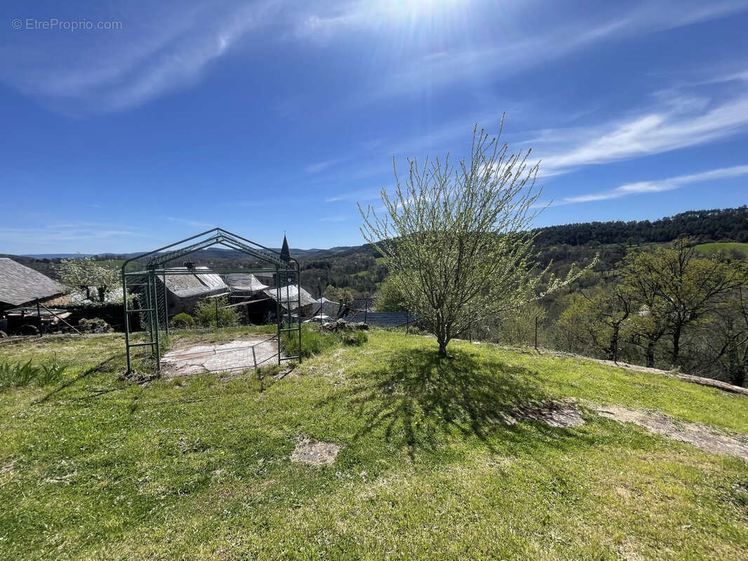 Maison à SAINT-GENIEZ-D&#039;OLT