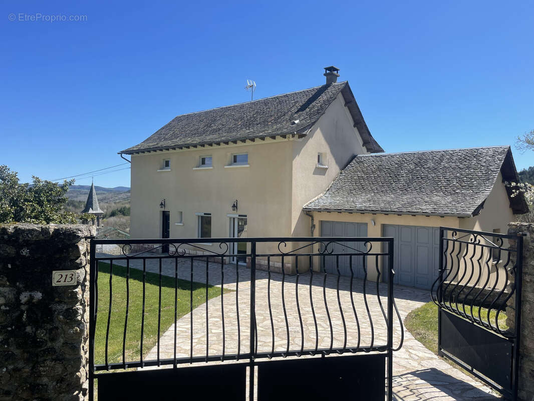 Maison à SAINT-GENIEZ-D&#039;OLT