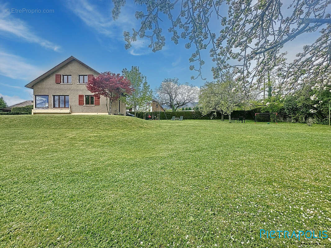 Maison à DIVONNE-LES-BAINS