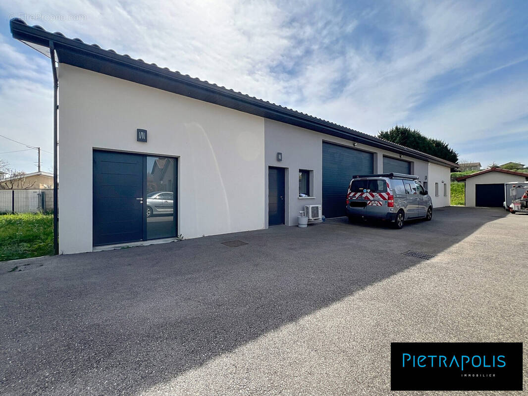 Commerce à PUSIGNAN