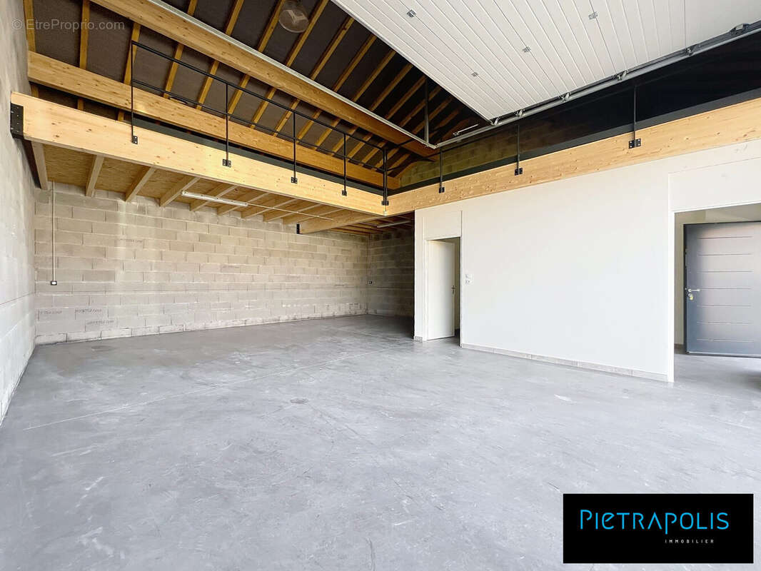 Commerce à PUSIGNAN