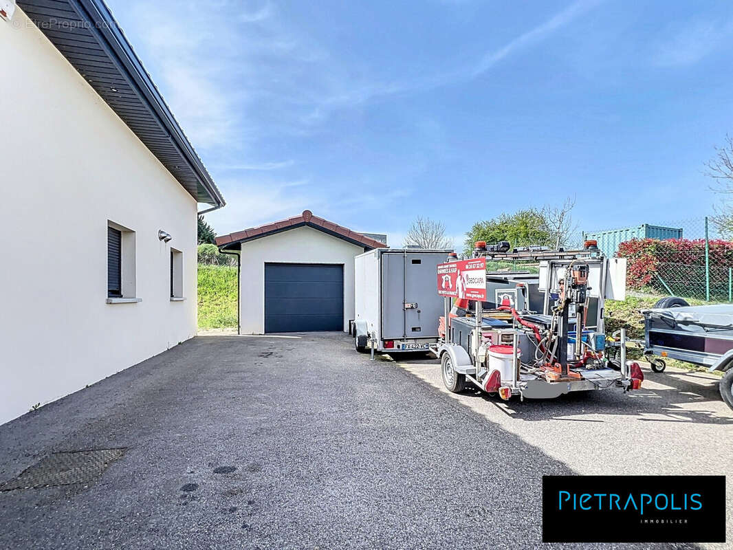 Commerce à PUSIGNAN