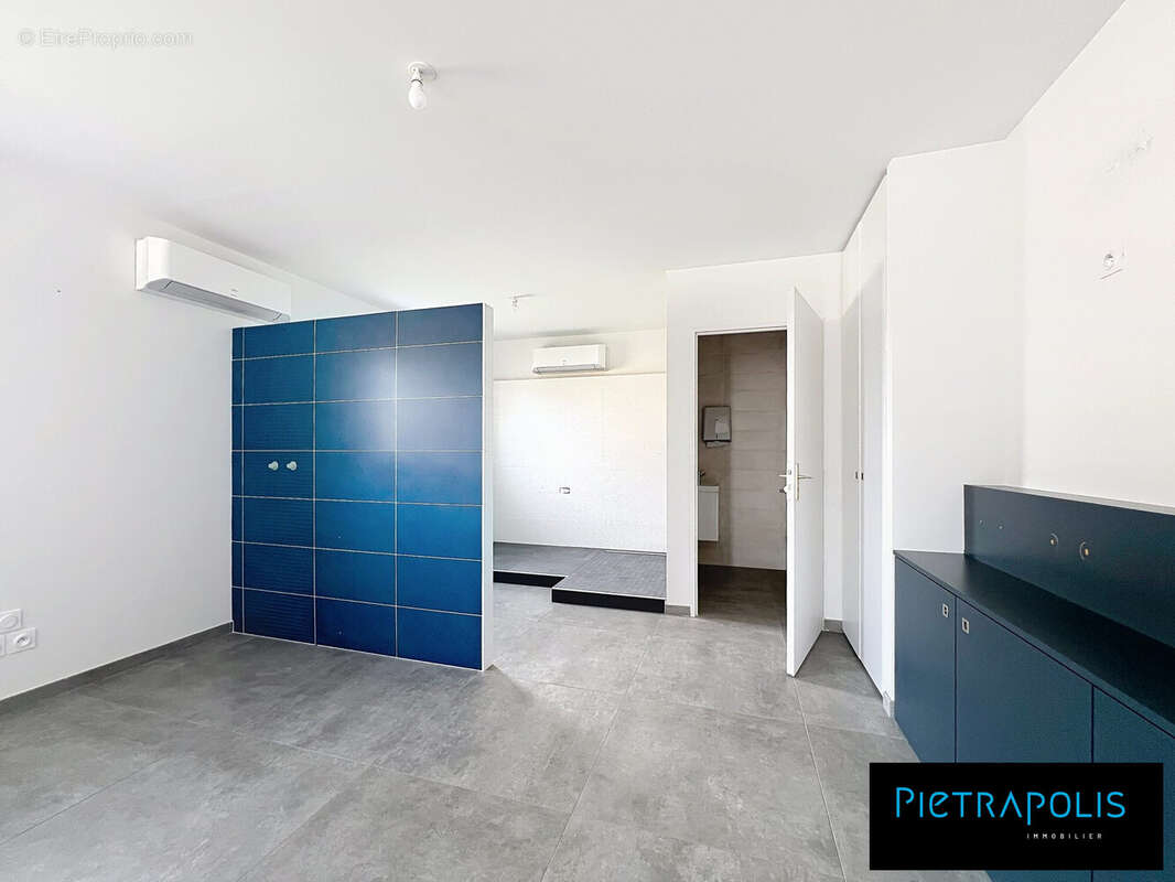 Commerce à PUSIGNAN