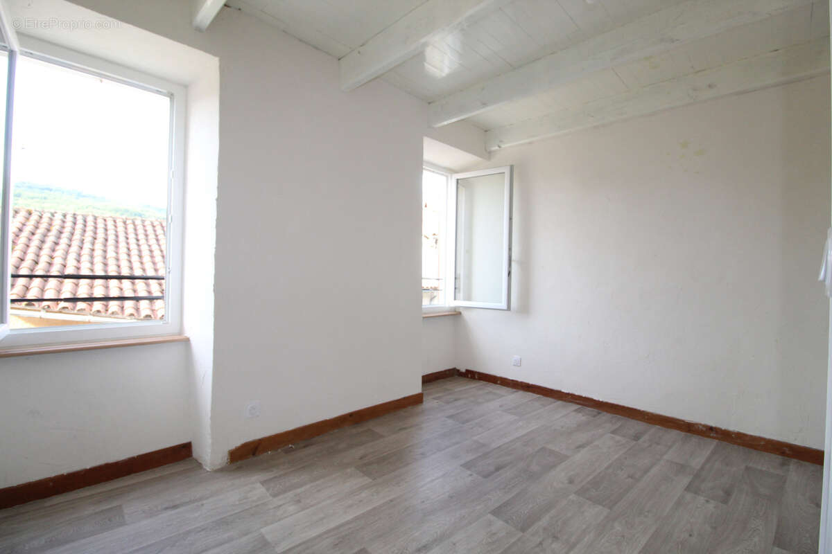 Maison à SAINT-FELIX-DE-SORGUES