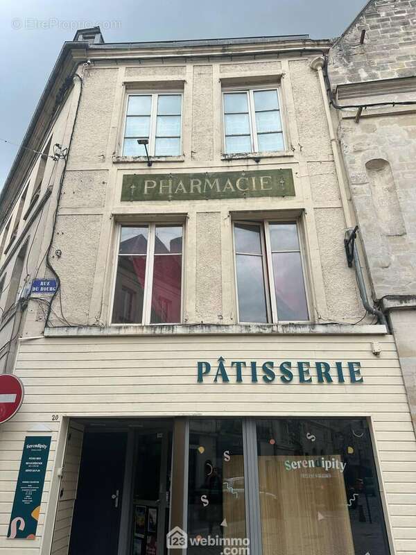 Dans un immeuble sécurisé et entretenu, un appartement de 55 m² vendu loué et meublé - Appartement à LAON