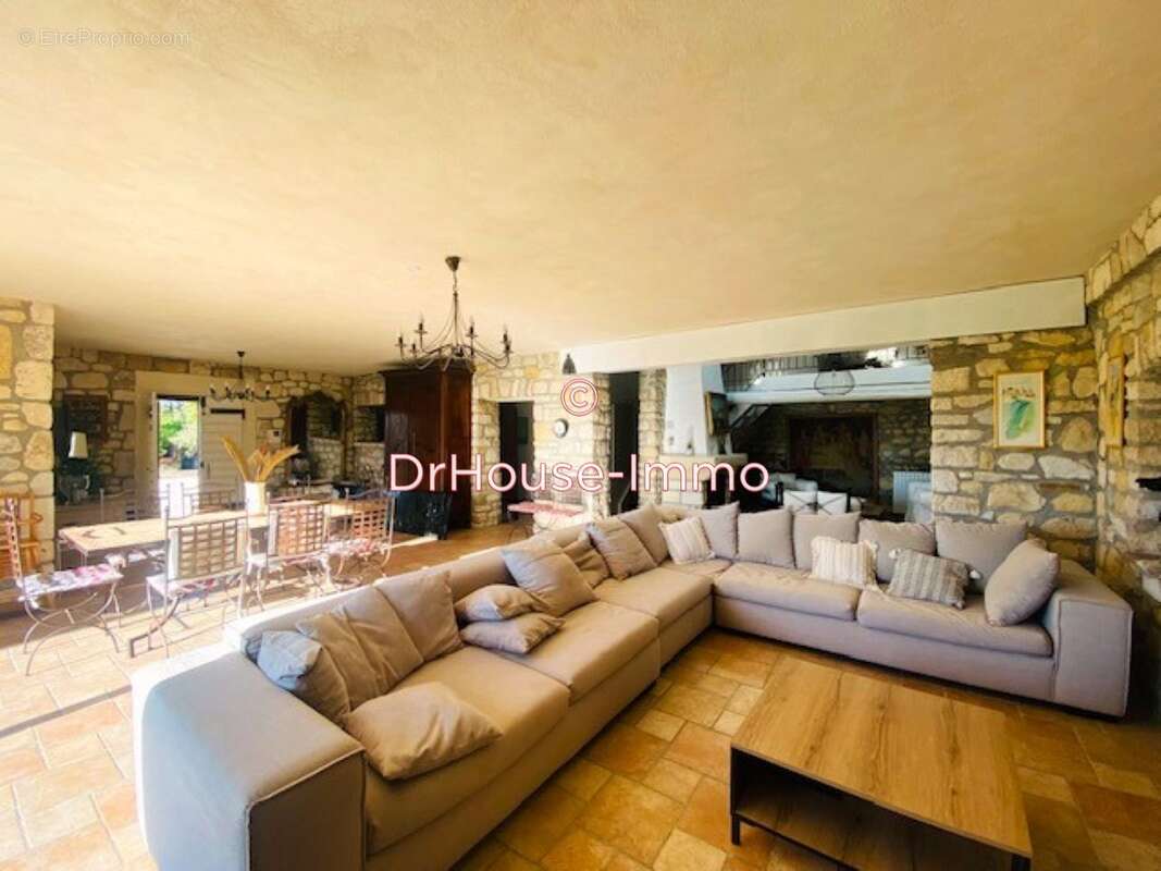 Maison à VEZENOBRES