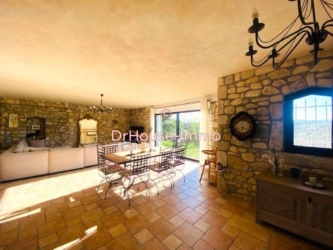 Maison à VEZENOBRES