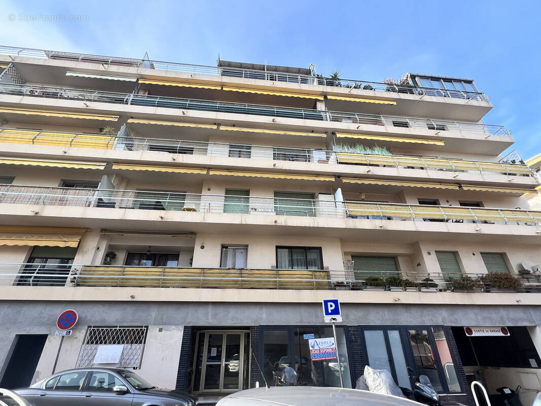 Photo 1 - Parking à CANNES