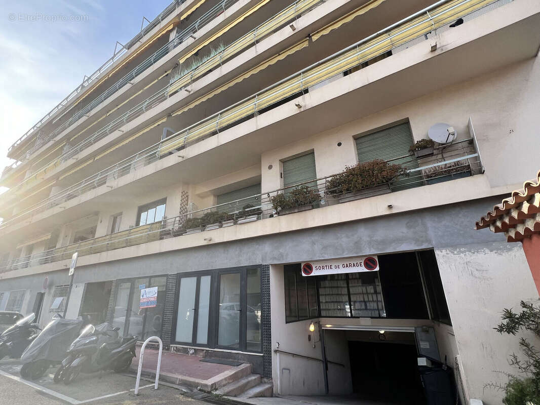 Photo 3 - Parking à CANNES