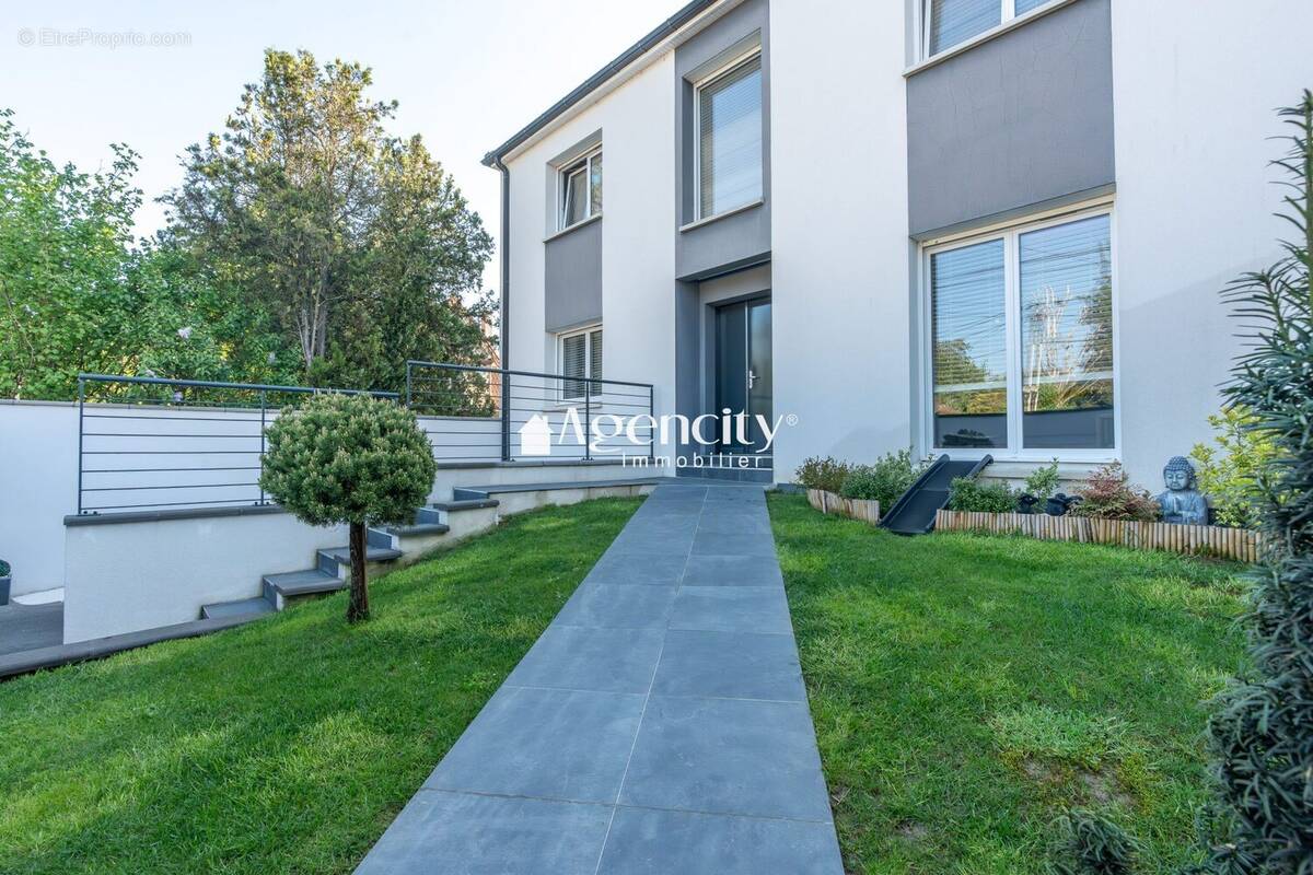 Maison à LAGNY-SUR-MARNE