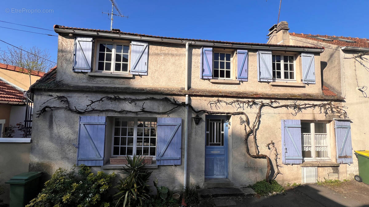 Maison à NEAUPHLE-LE-CHATEAU