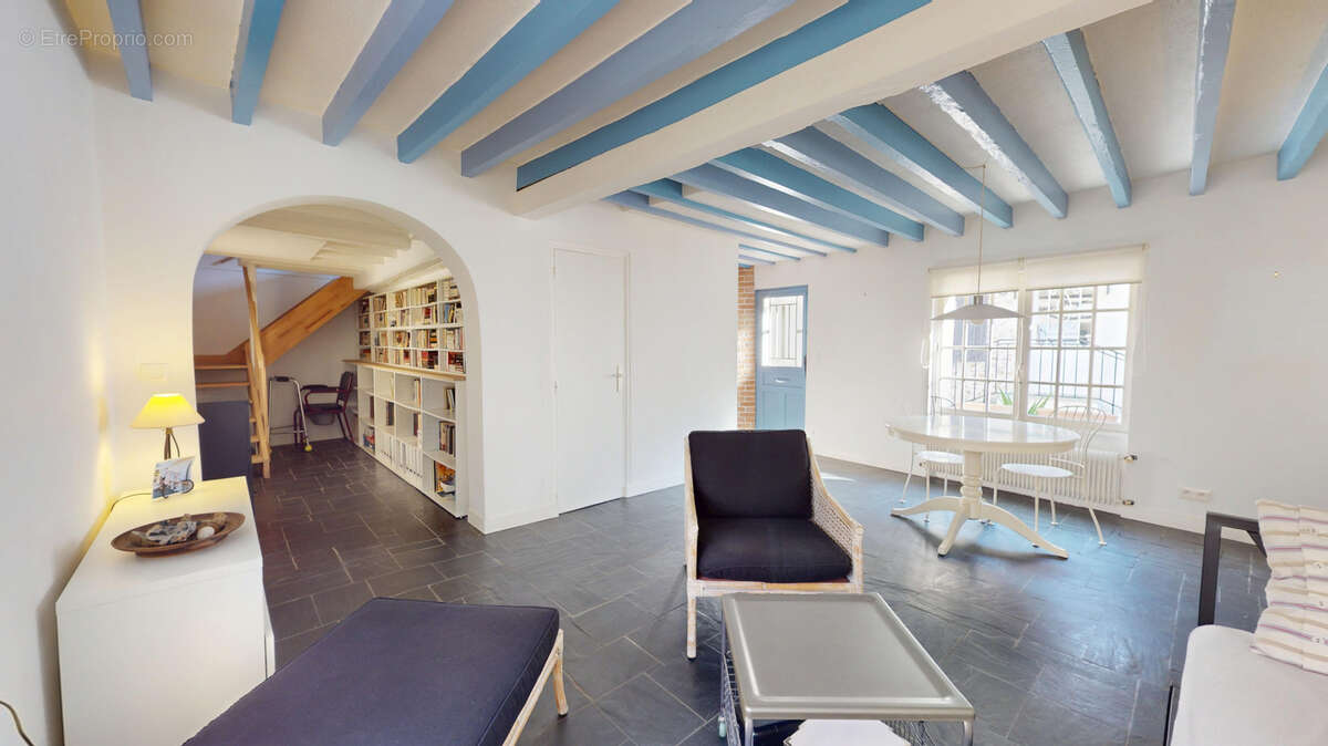 Maison à NEAUPHLE-LE-CHATEAU