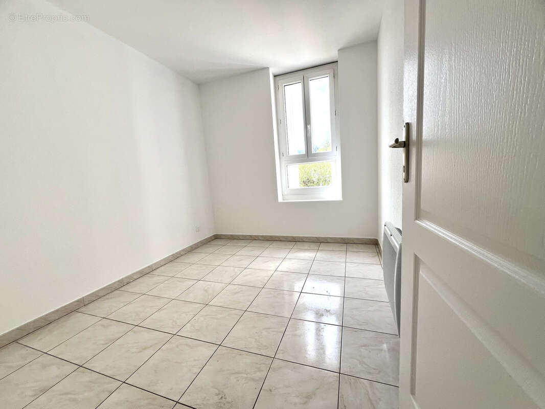 Appartement à LAMALOU-LES-BAINS