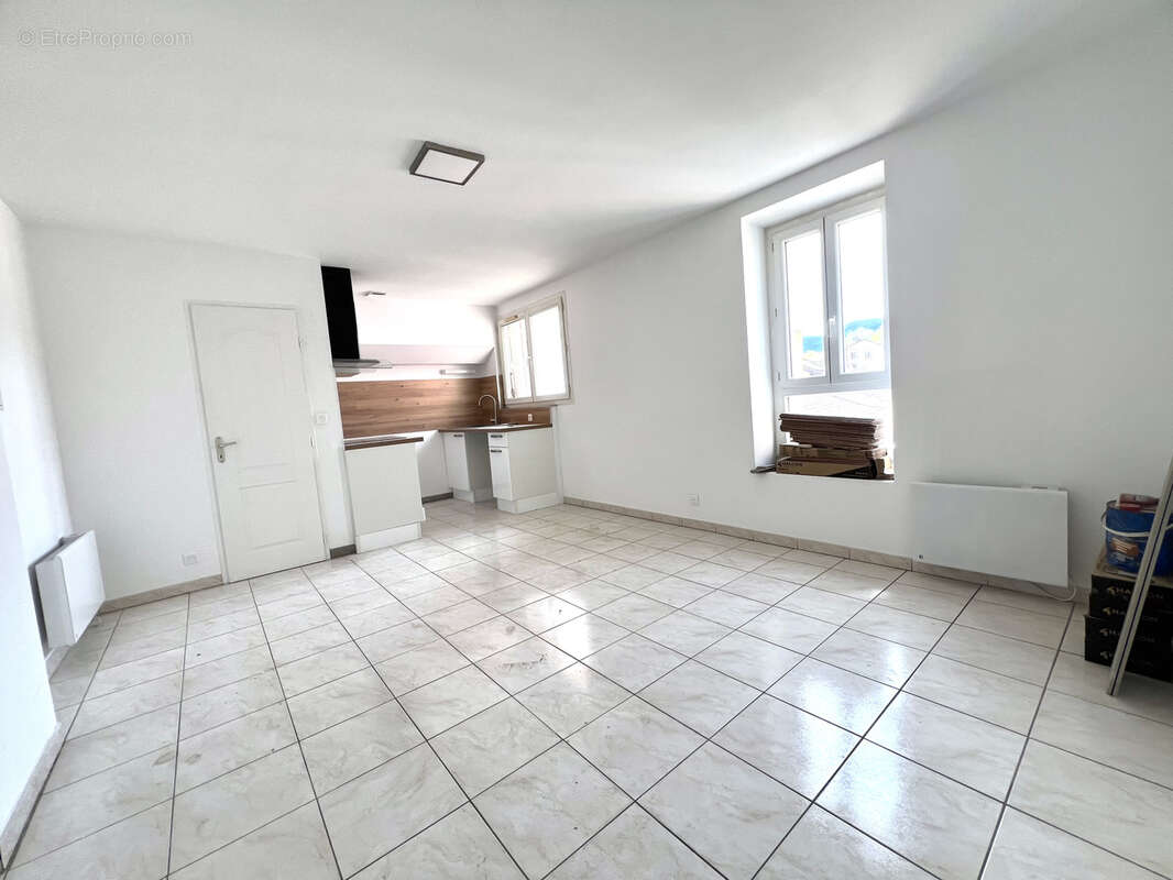 Appartement à LAMALOU-LES-BAINS