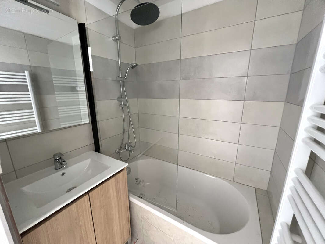 Appartement à LAMALOU-LES-BAINS