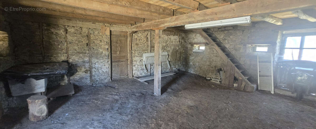 Maison à SAINT-PRIVAT