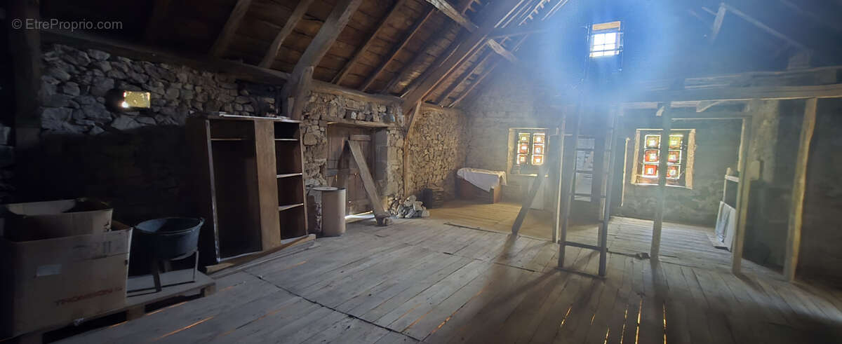 Maison à SAINT-PRIVAT