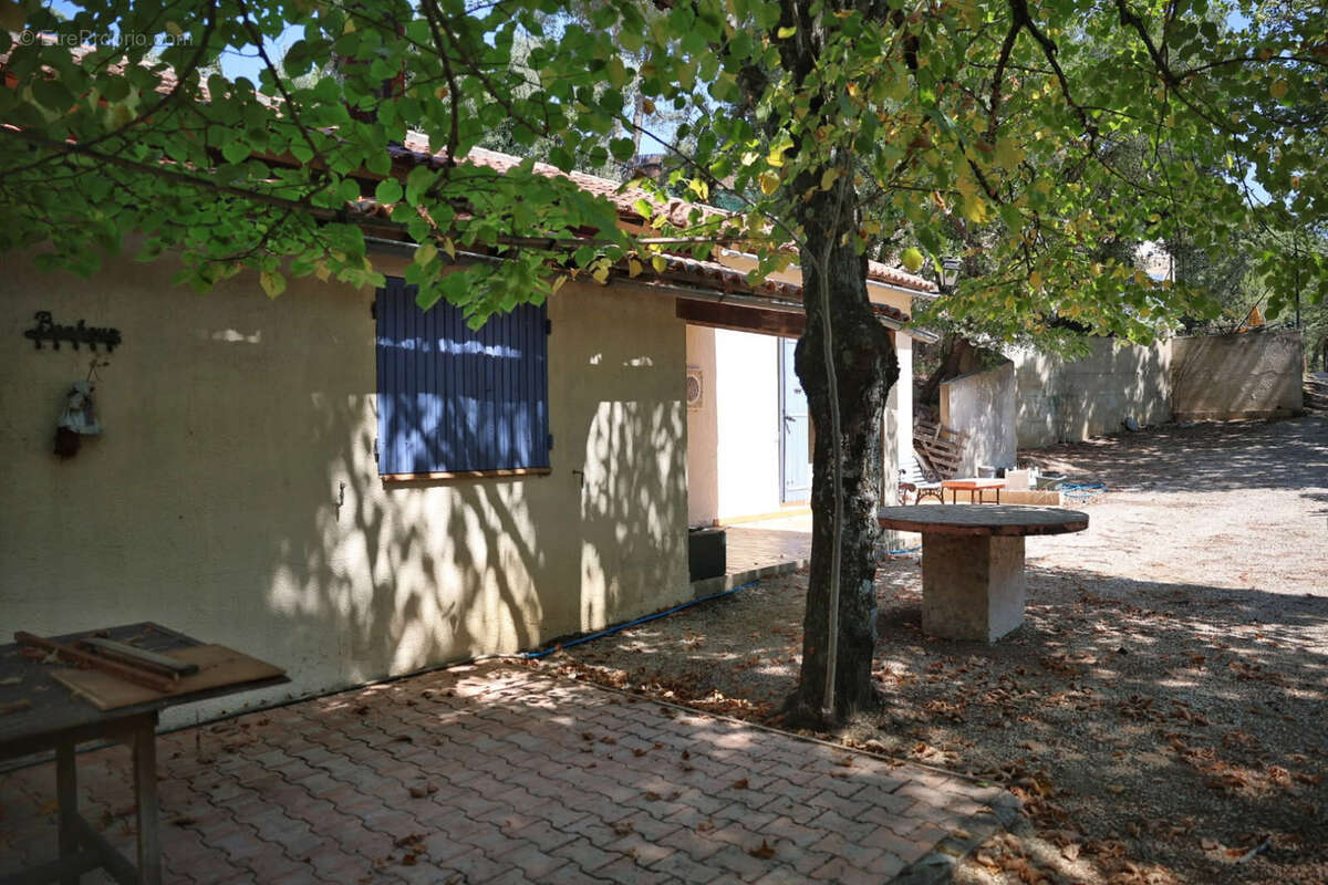 Maison à VAUVENARGUES