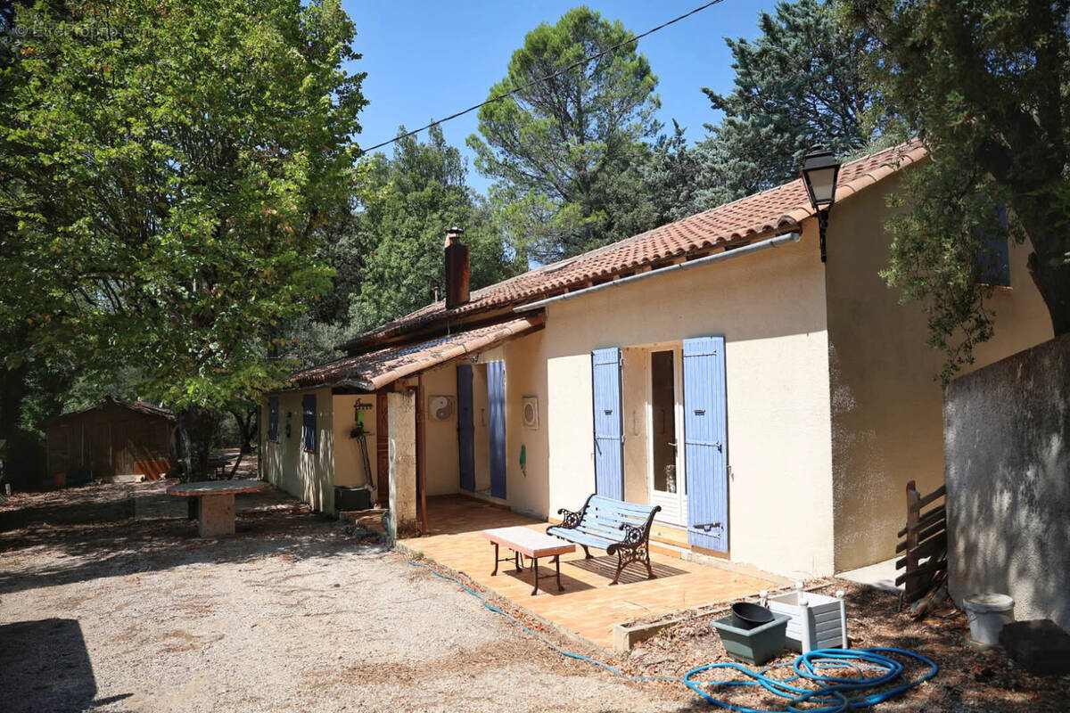 Maison à VAUVENARGUES