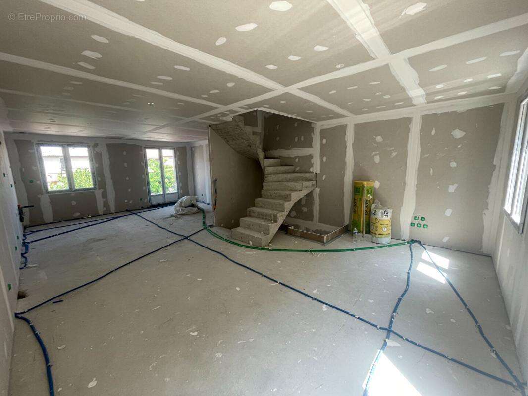 Maison à BOURG-LES-VALENCE