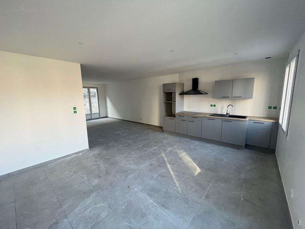 Maison à BOURG-LES-VALENCE