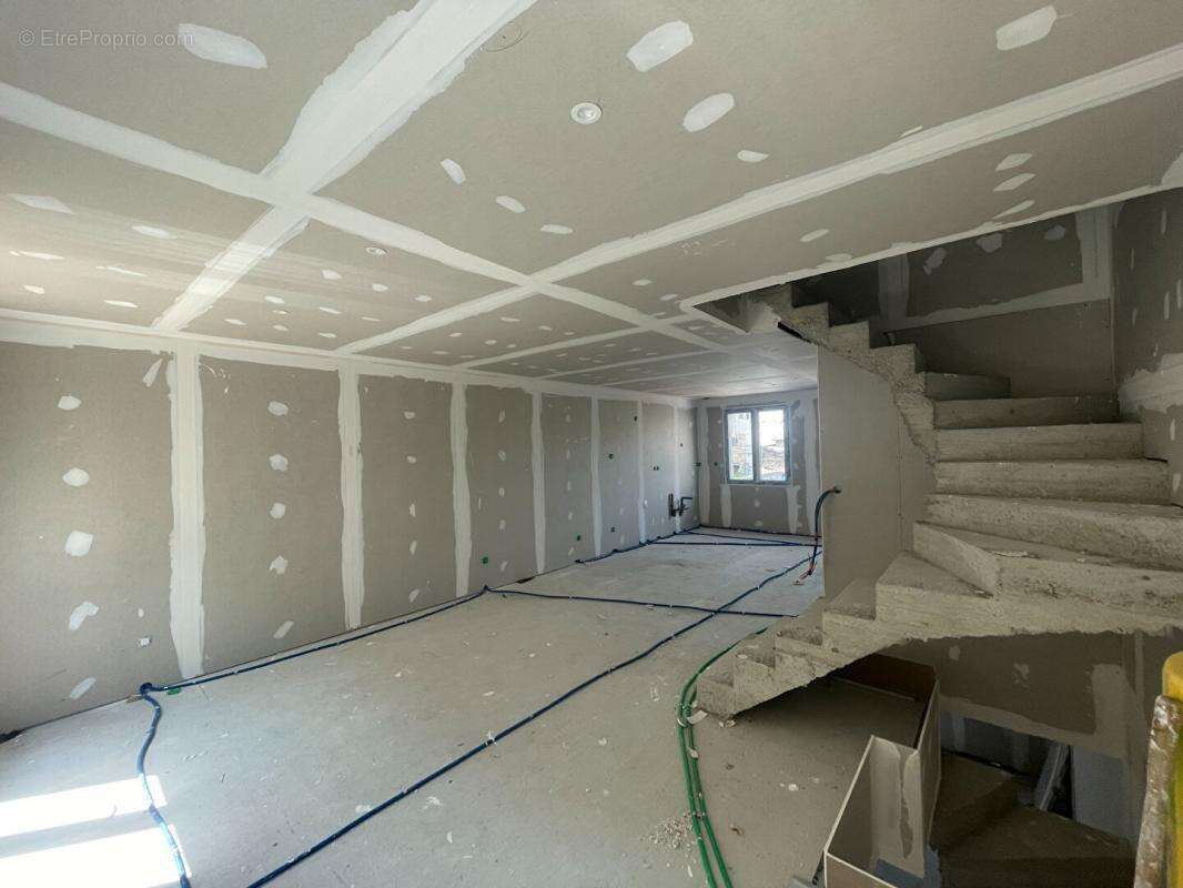 Maison à BOURG-LES-VALENCE