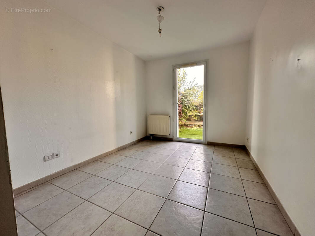 Appartement à EZE