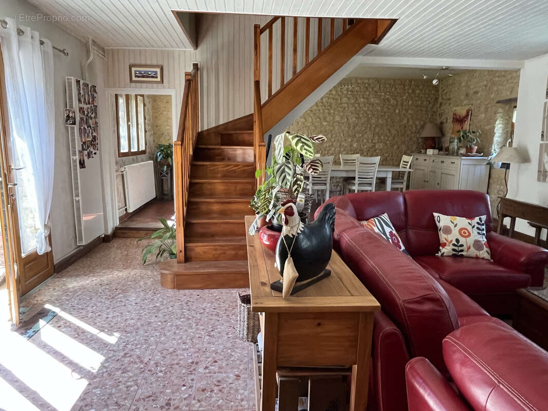 Maison à LA CHAPELLE-LA-REINE