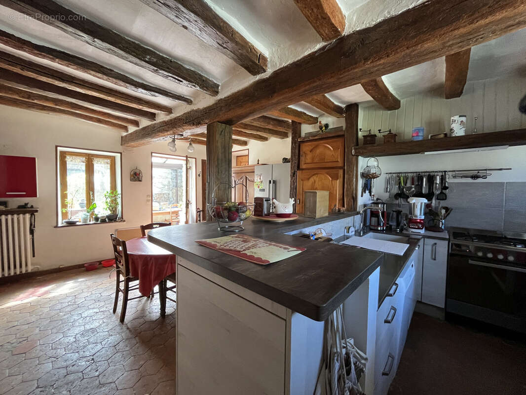 Maison à LA CHAPELLE-LA-REINE