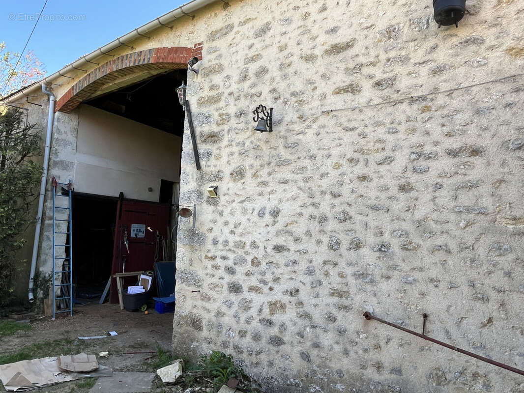 Maison à LA CHAPELLE-LA-REINE